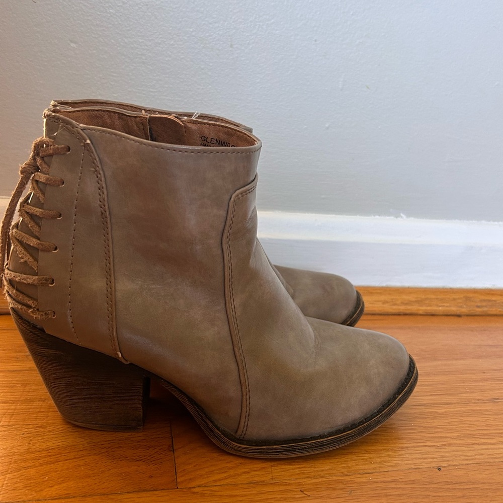 Stylish Tan Ankle Boots